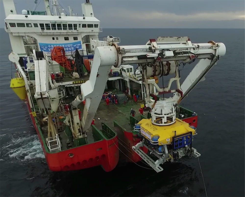 URI-T launch from deck crane